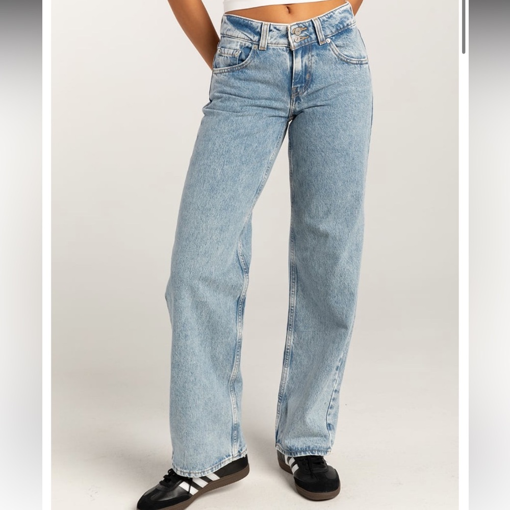 Levi’s lowrise baggy jean